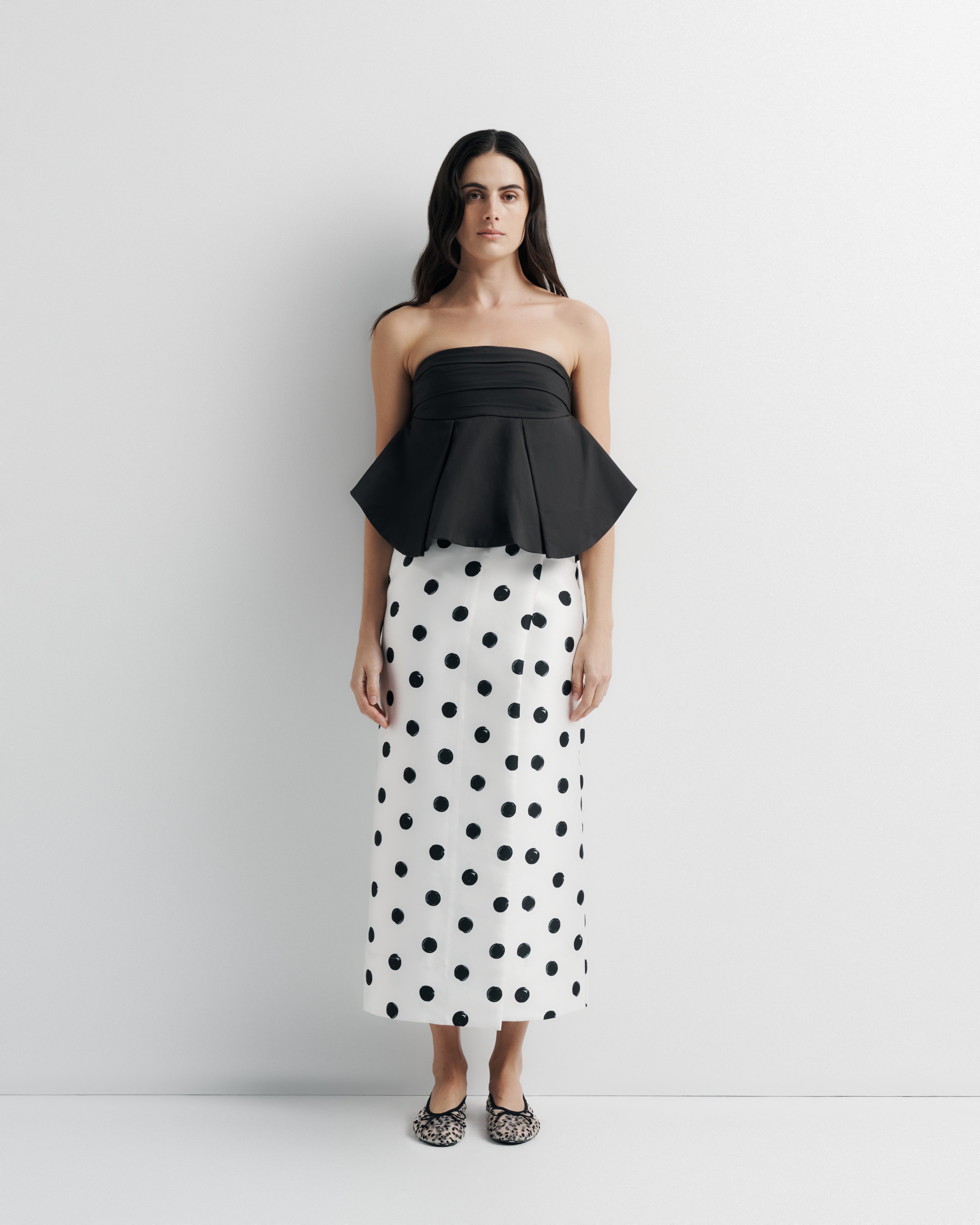 Bella Bustier in black – structured, elegant strapless top by Romy The Brand
