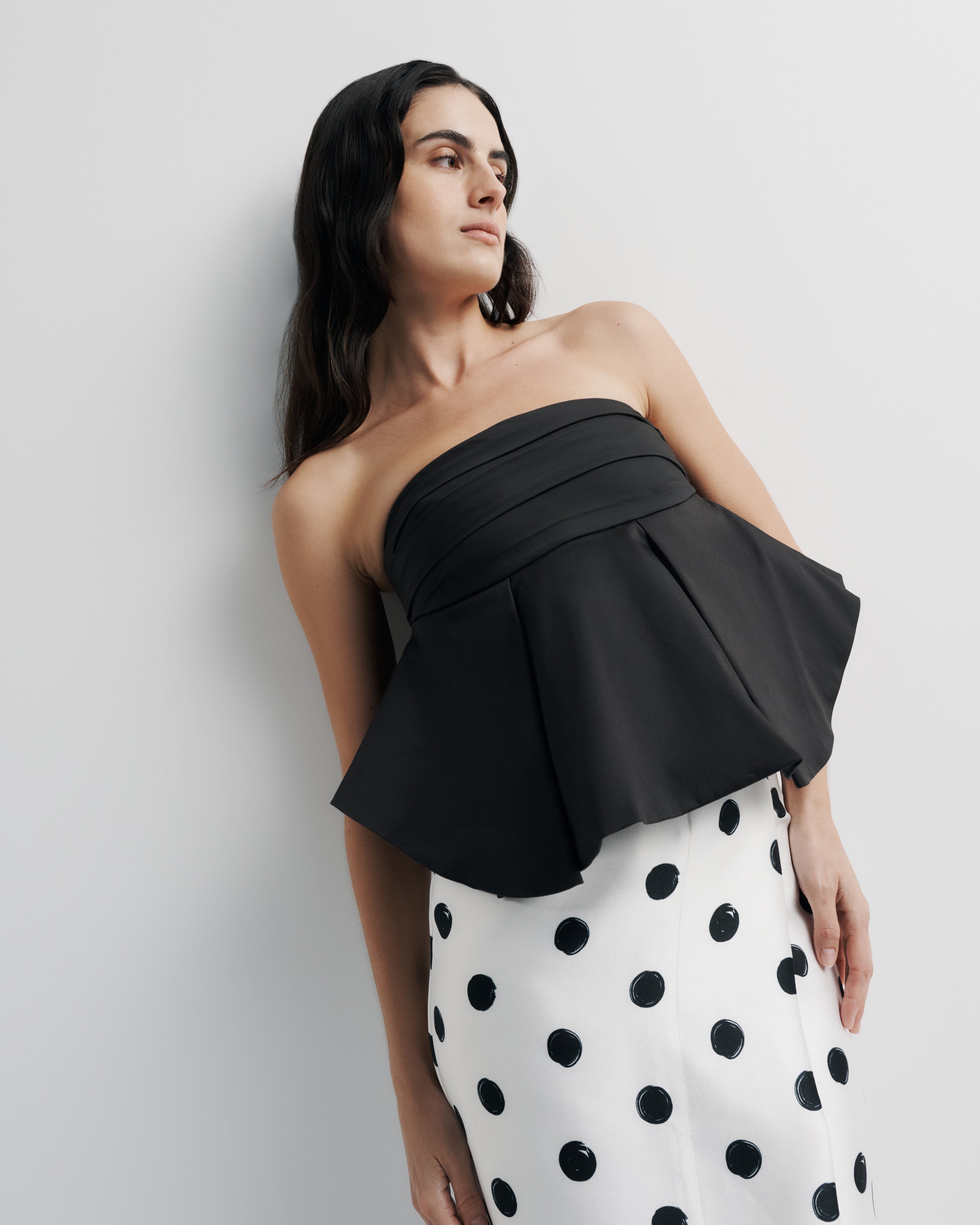 Bella Bustier in black – structured, elegant strapless top by Romy The Brand