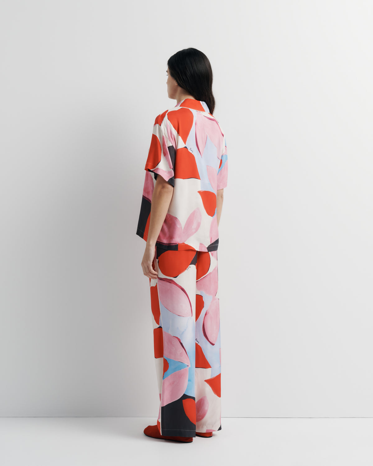 Reese Shirt in pink, red and black abstract print, back view on model.