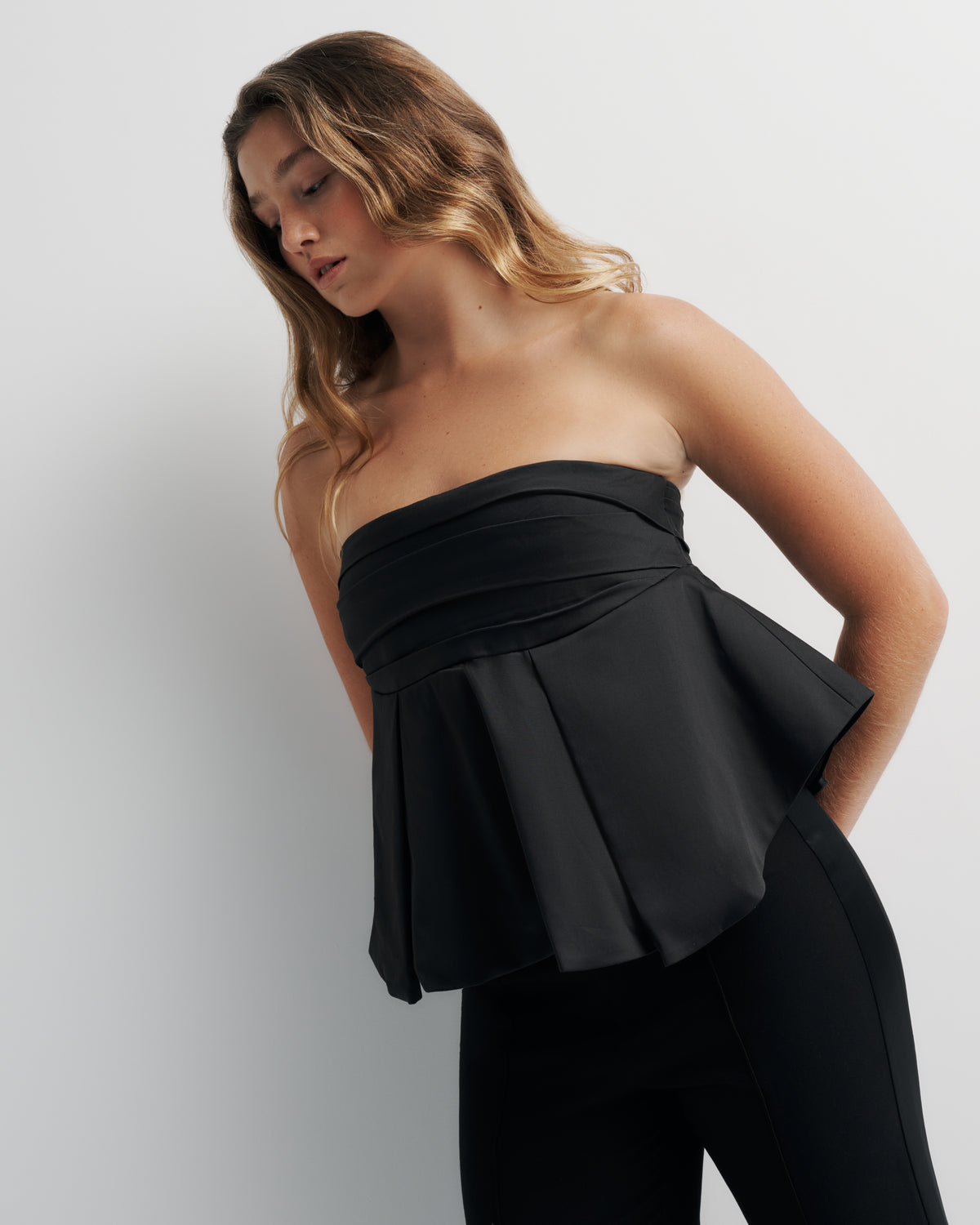 Bella Bustier in black – structured, elegant strapless top by Romy The Brand