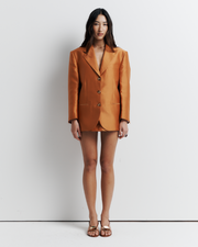 The Gemini Blazer offers a menswear-inspired, oversized silhouette with a three-button closure and jetted pockets, combining classic style with modern ease. Shop now for a versatile addition to your wardrobe!