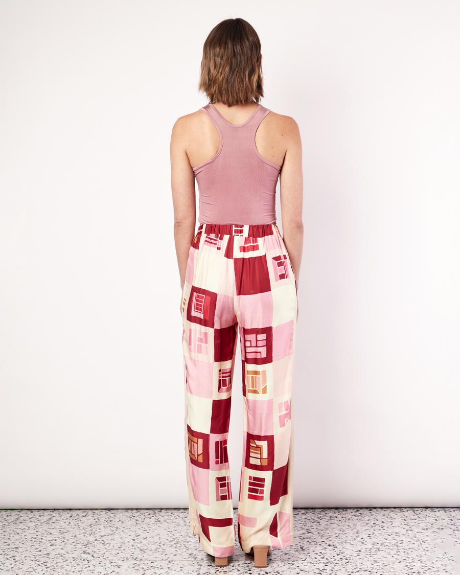 The Retro Pant is a relaxed straight leg pant featuring an elastic waistband and side pockets. It is crafted from a silky recycled Oeko-Tex® certified viscose in the Resort 24' retro-inspired print. By Romy, now available. 