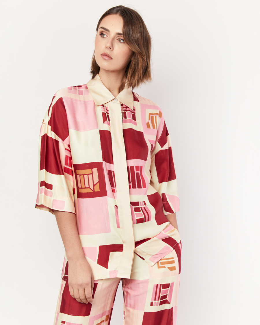 Designed for a relaxed fit, the Retro Shirt effortlessly combines comfort with laid-back style. It is crafted from a silky recycled Oeko-Tex® certified viscose in the Resort 24' retro-inspired print. By Romy, now available. 