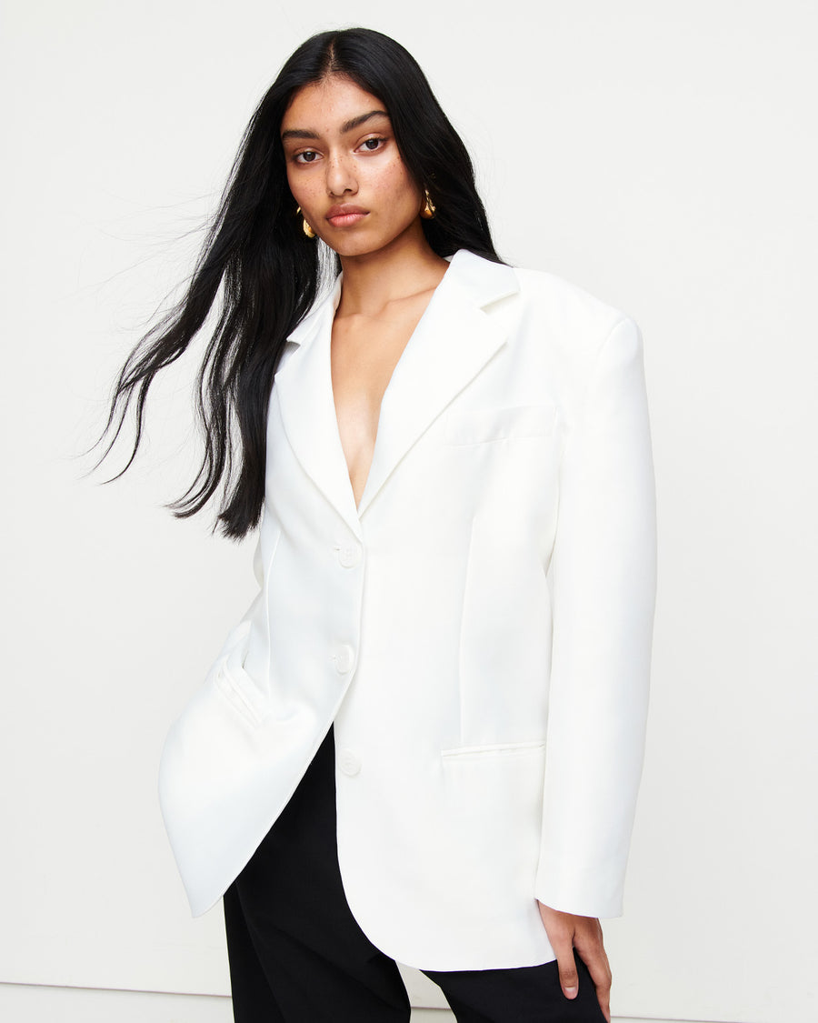 Make a statement with the Gemini Blazer, featuring a menswear-inspired oversized silhouette, a three-button closure, and sleek jetted pockets. Crafted from 100% twill polyester with a smooth 100% polyester lining, it’s a timeless piece for effortless layering and sophisticated styling.