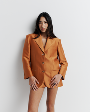 The Gemini Blazer offers a menswear-inspired, oversized silhouette with a three-button closure and jetted pockets, combining classic style with modern ease. Shop now for a versatile addition to your wardrobe!