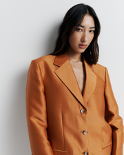 The Gemini Blazer offers a menswear-inspired, oversized silhouette with a three-button closure and jetted pockets, combining classic style with modern ease. Shop now for a versatile addition to your wardrobe!